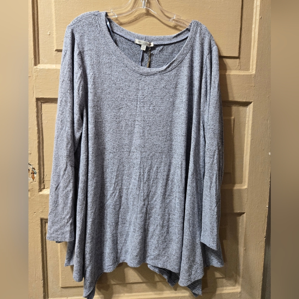 Green Envelope Handkerchief Hem Scoop Neck Blue Gray Long Sleeve Top NWT